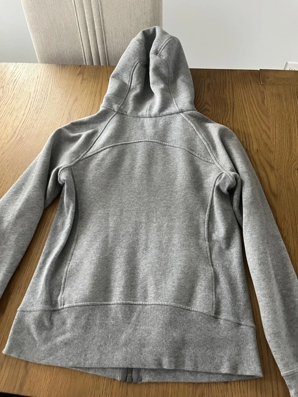 Light Grey Full-Zip Hooded Sweatshirt
Lululemon - Picture 5 of 6